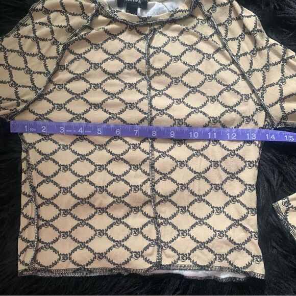 Forever 21 Tan & Black Long Sleeve Baddie Graphic Crop Top Size Small - Picture 10 of 11